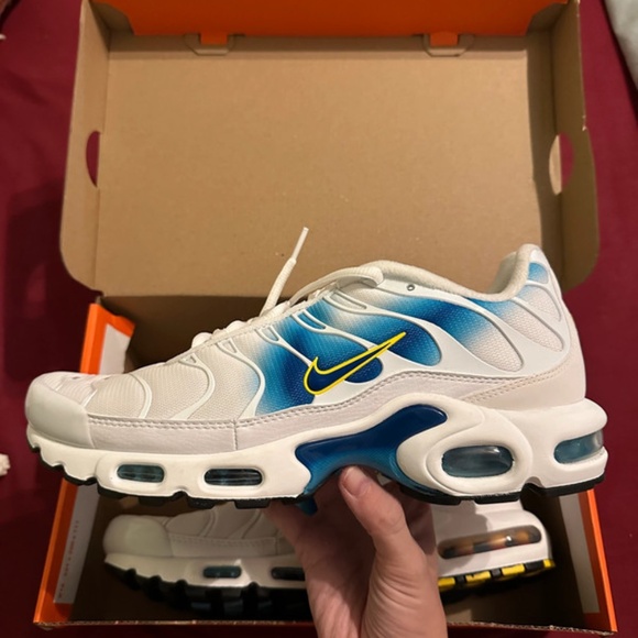 Nike Air Max Plus Spray Paint Swoosh White Blue - Picture 1 of 5